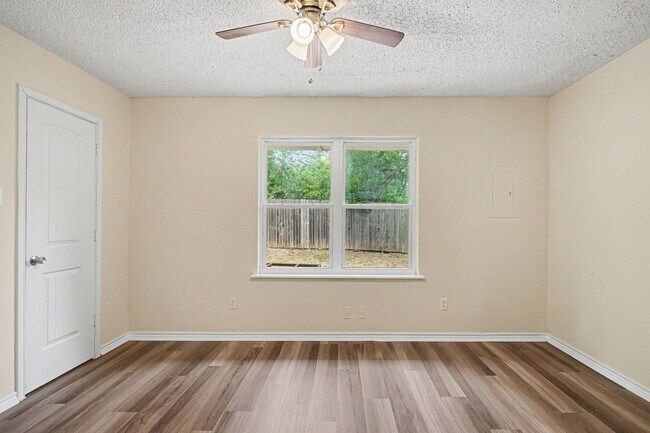 Building Photo - Charming 2-bedroom, 1-bath home in a convenient Fort Worth location!