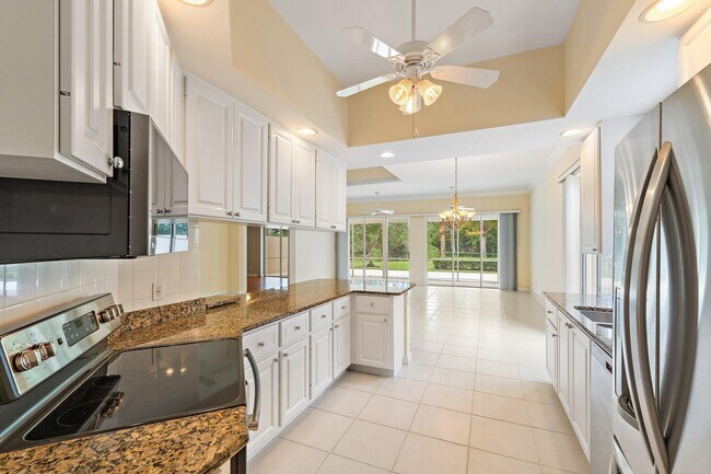 Building Photo - 9038 SE La Creek Ct
