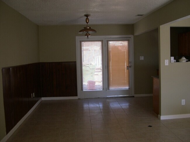 Building Photo - 3 Bedroom House in Garland, TX