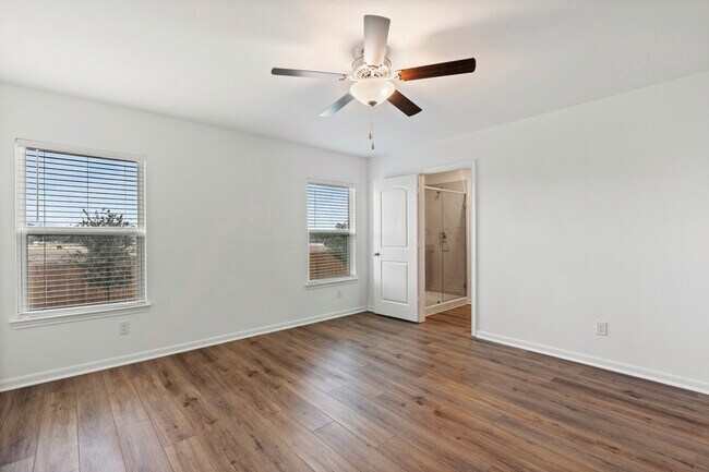 Building Photo - 15223 Telfaire Mdws