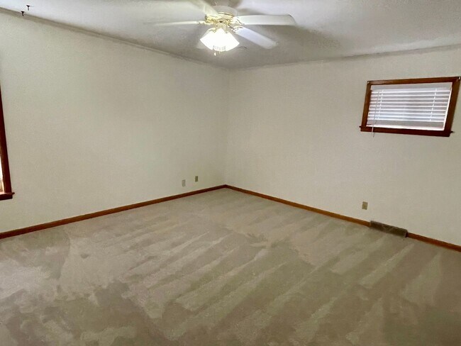 Building Photo - 4 bedroom home in the Heart of Oxford