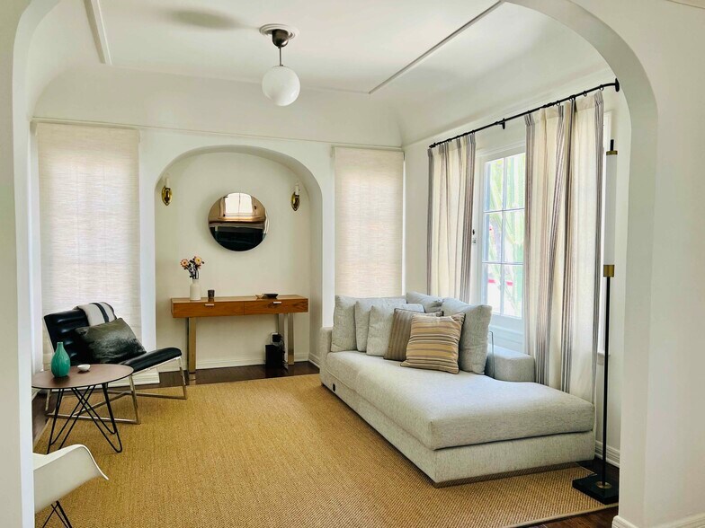 Building Photo - 3365 Tyburn St