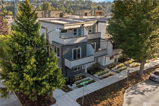 Building Photo - 105 NW 39th St