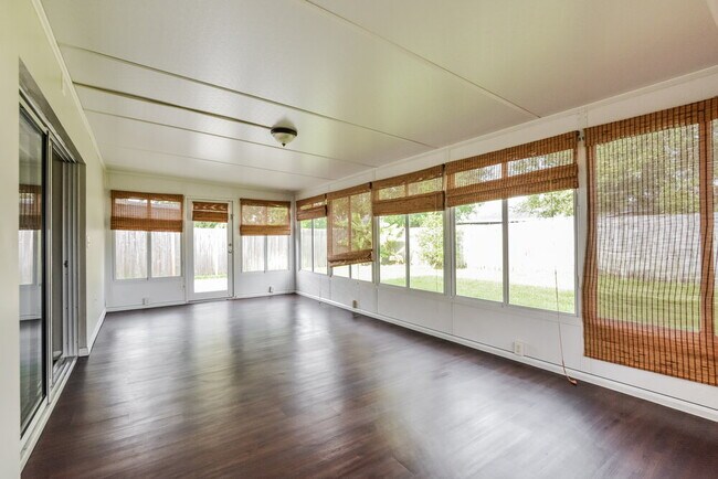 Building Photo - 183 Brightview Dr