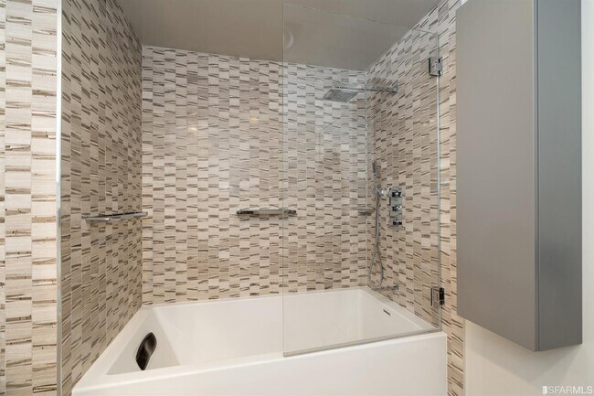 Building Photo - 425 1st St