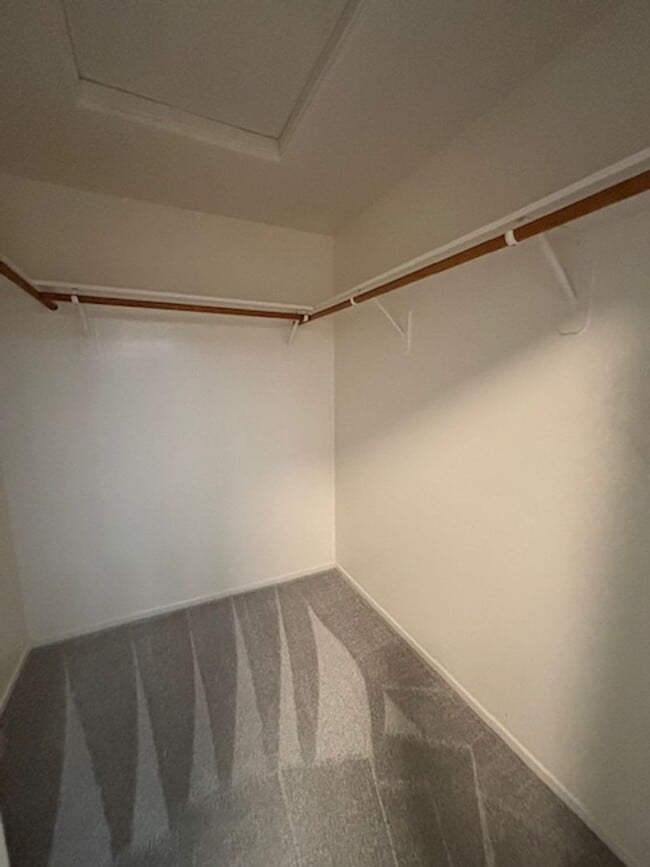 Building Photo - Clean 3 Bedroom / 2 Bathroom Home in Rosed...