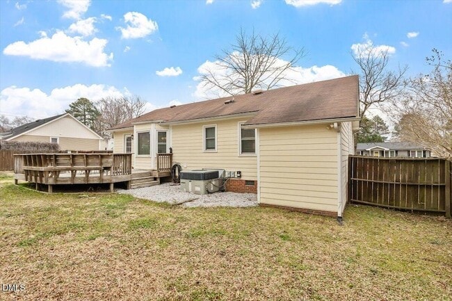 Building Photo - 204 Charles St