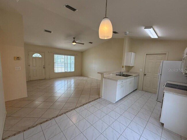 Building Photo - 2908 9th Ave Dr E