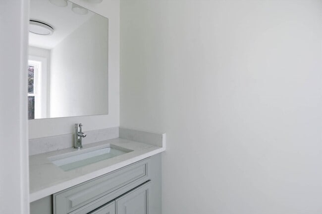 Building Photo - 23 Blake St