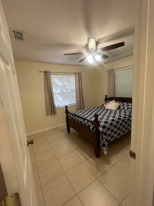 Building Photo - Springtree single family home