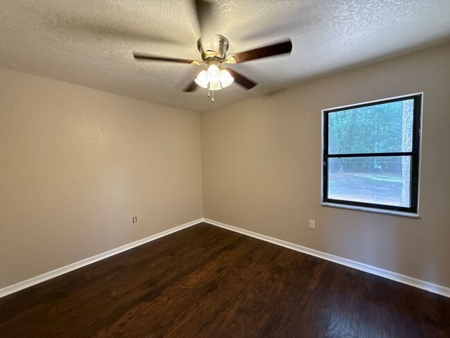 Building Photo - Section 8 Accepted on This home! TEMPROARY...