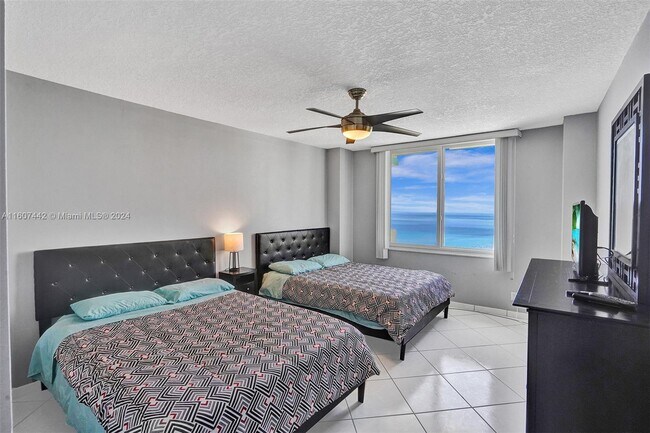 Building Photo - 3725 S Ocean Dr