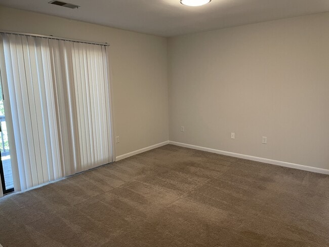 Building Photo - 145 Harvest Dr