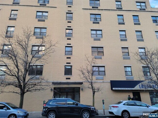Primary Photo - 2401 Bergenline Ave