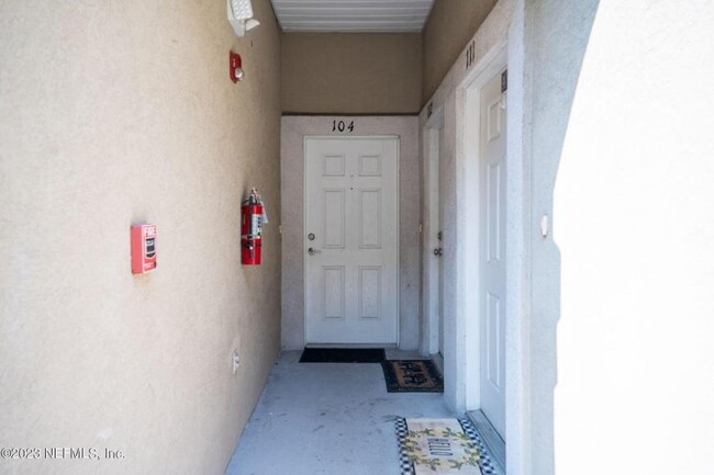 Building Photo - 3 bedroom in Jacksonville FL 32256