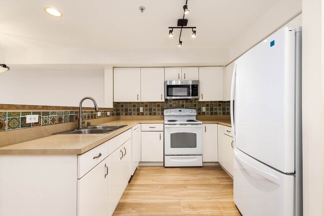 Building Photo - 8750 Greenwood Ave N