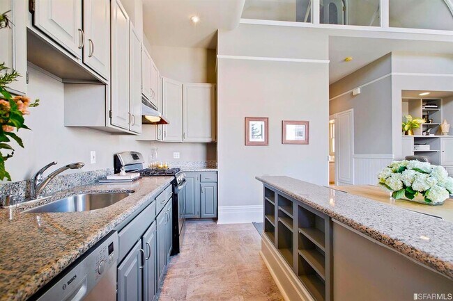 Building Photo - 226-230 Scott St