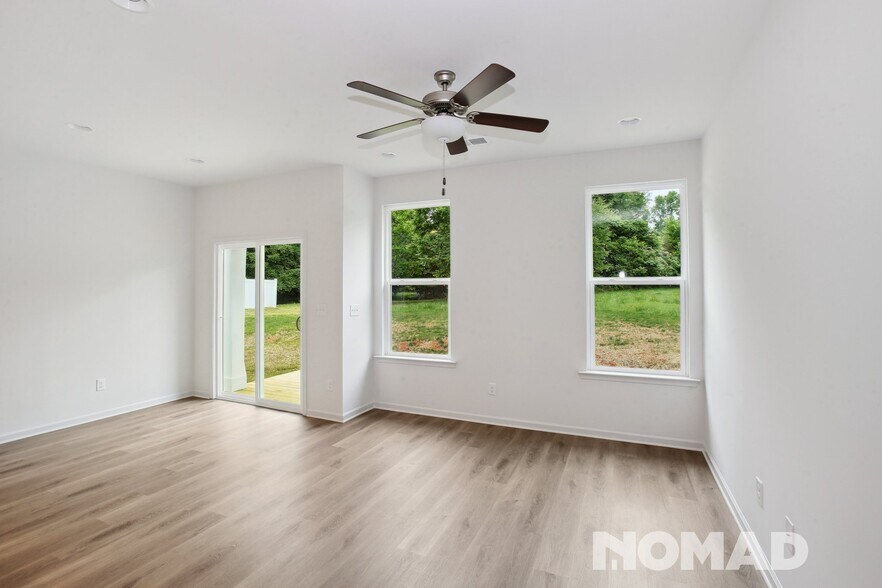Building Photo - 2113 Gemway Dr