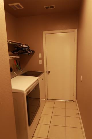 Building Photo - 6307 Lakewood Dr