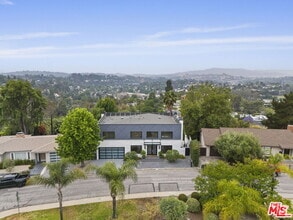 Building Photo - 105 Sequoia Dr