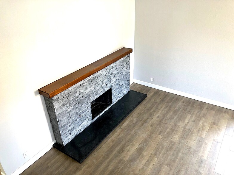 Building Photo - 38343 5th Pl W