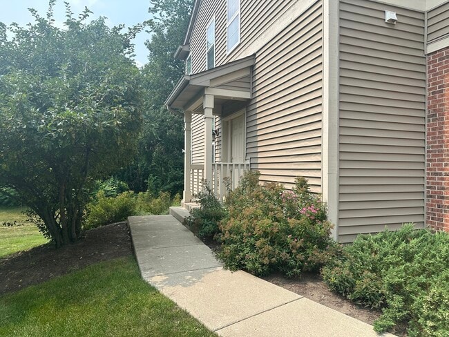 Building Photo - 738 Oak Hollow Rd