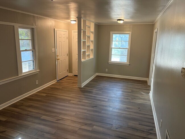 Building Photo - Nearly A New Home!