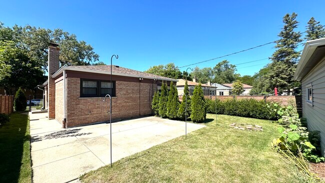 Building Photo - 9239 Lawler Ave