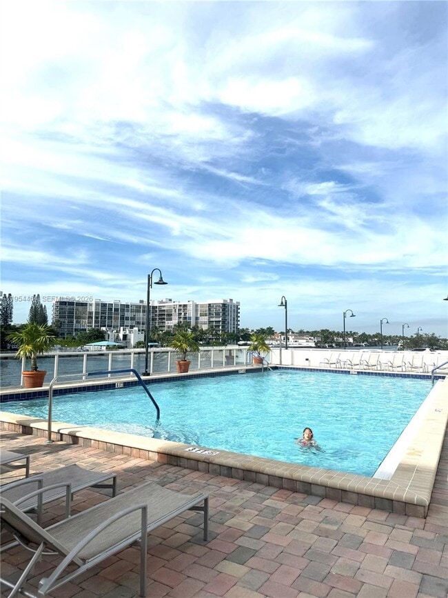 Building Photo - 3000 S Ocean Dr