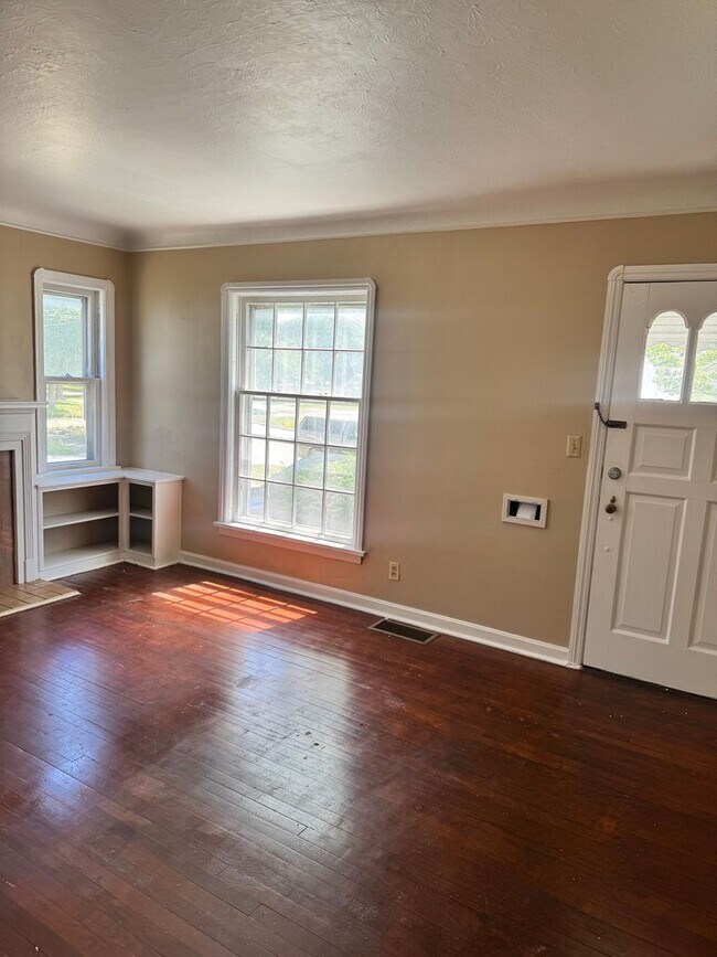 Building Photo - 3914 Brookside Blvd