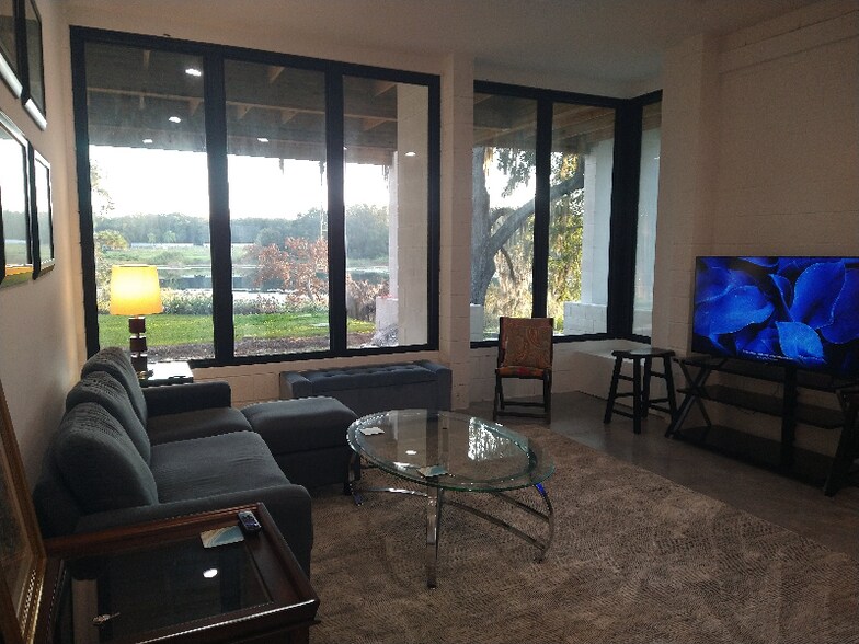 Building Photo - 2053 Carolina Ave