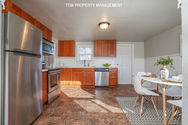 Building Photo - 8437 S M St