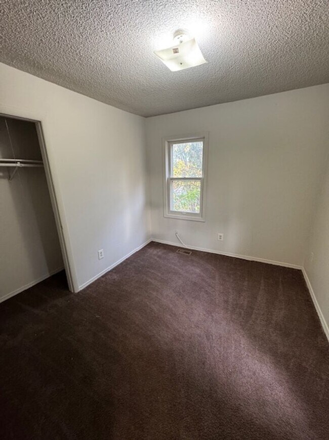 Building Photo - 1344 Huestis Ave