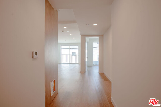 Building Photo - 4406 Fulton Ave