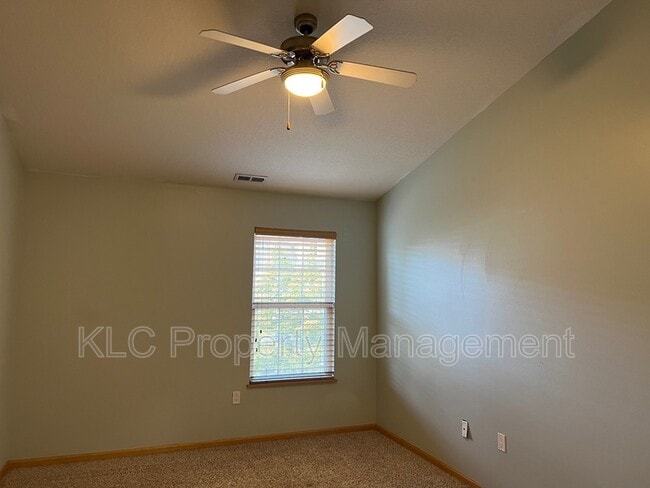 Building Photo - 5558 Kenton Ln