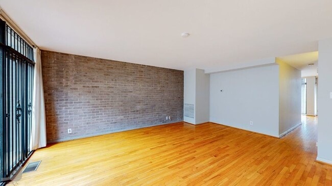 Building Photo - 226 M St SW