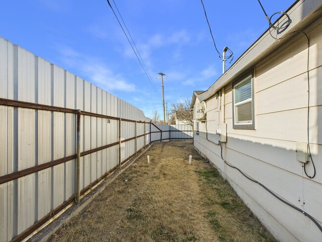 Building Photo - 3412 NE 16th Ave