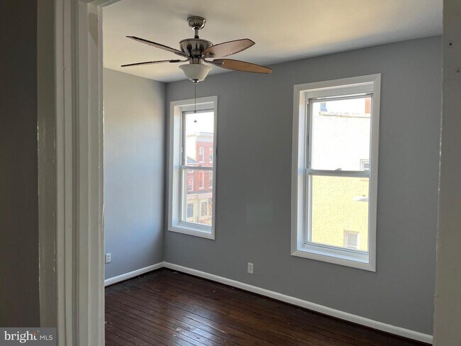 Building Photo - 1001 Light St