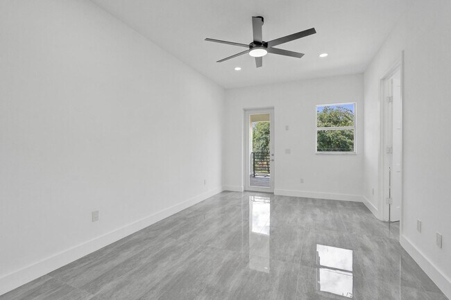 Building Photo - 1215 W Las Olas Blvd