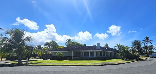 Building Photo - Prestigious Kailuana Loop.  Pool, Garage, ...