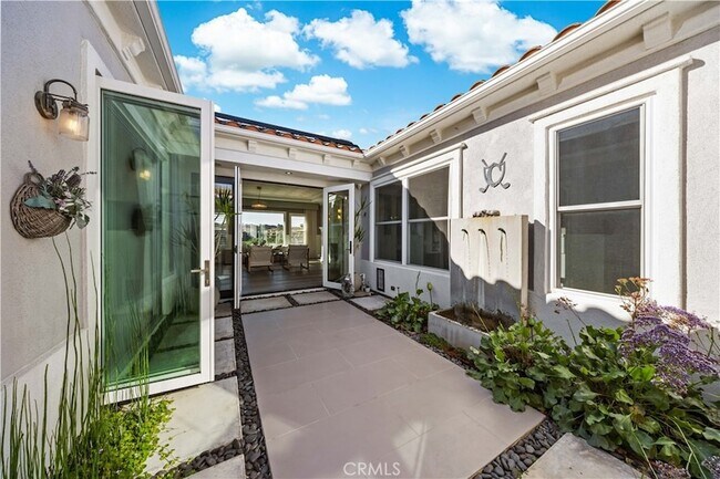 Building Photo - 58 Victoria