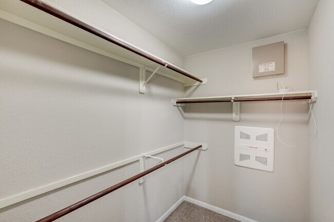 Building Photo - 7219 Palmito Ranch Dr