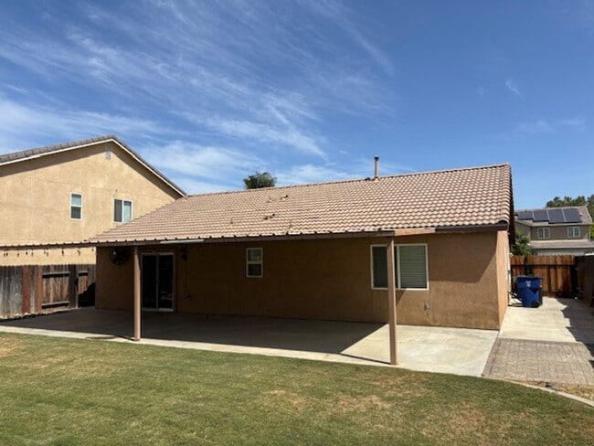 Building Photo - Clean 3 Bedroom / 2 Bathroom Home in Rosed...