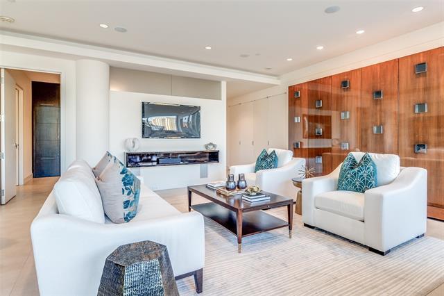 Building Photo - 2408 Victory Park Ln