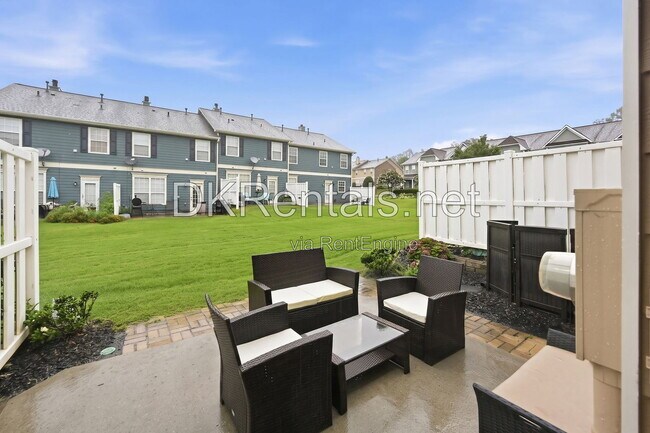 Building Photo - 6311 Shoreview Cir