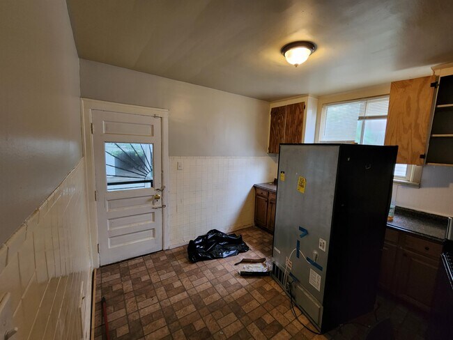Building Photo - 3620 3 Mile Dr