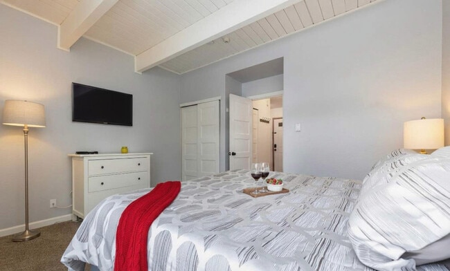 Building Photo - 465-464 4 O'Clock Rd