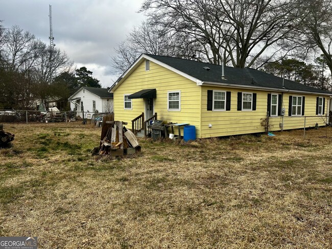 Building Photo - 19 Helms St