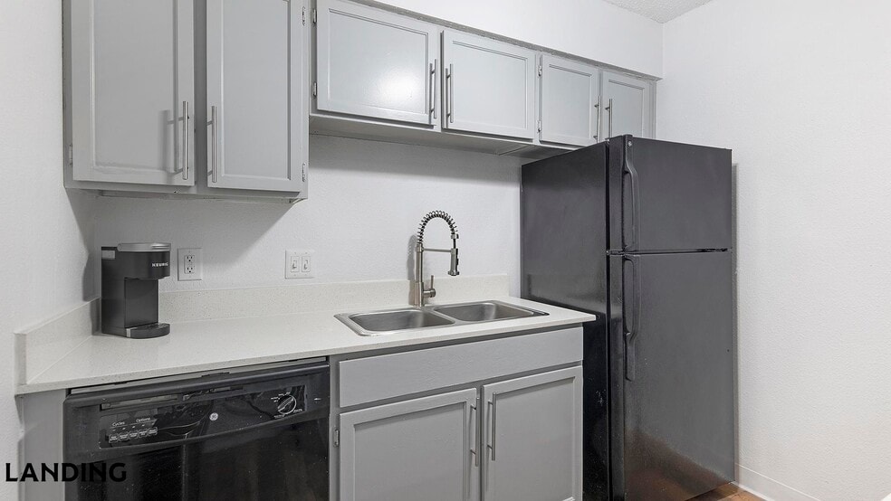 Building Photo - 1071 Clayton Ln