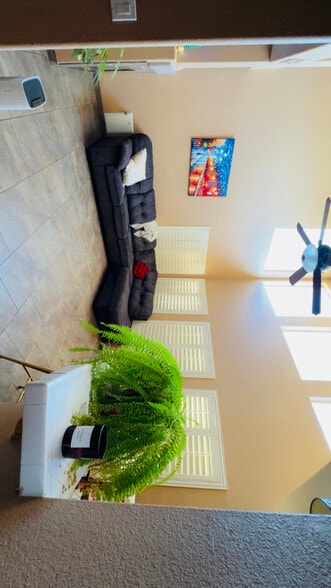 Building Photo - 10232 Desert Wind Dr